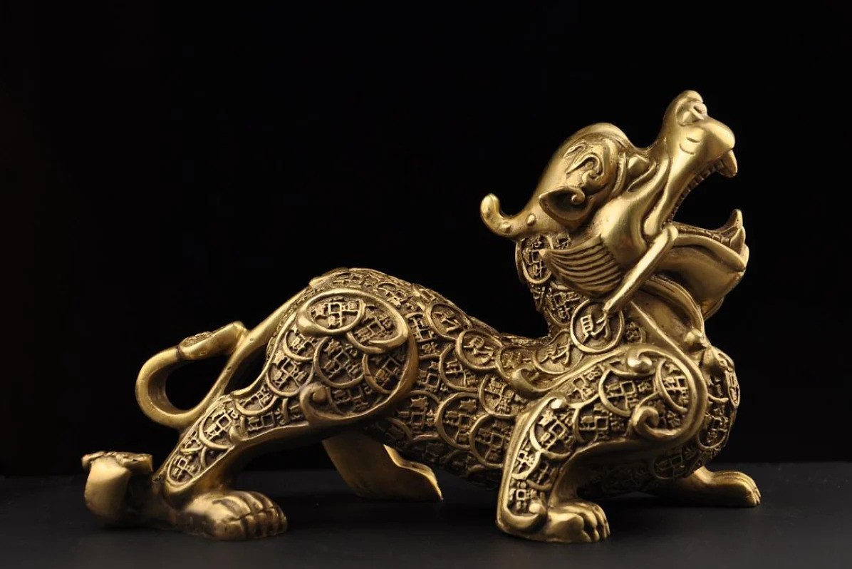 Nam mạng Nhâm Ngọ 2002 nên sử dụng linh vật Tỳ Hưu để trấn trạch